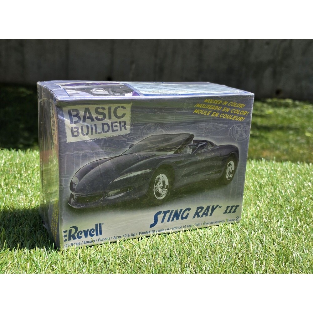 Revell Corvette Sting Ray III Basic Builder 1:25 Scale Model Kit #85-0851 New*